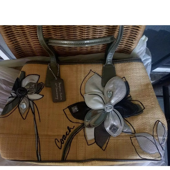 ❌SOLD ❌Coach Hampton Anniversary Floral Straw - Picture 2 of 8
